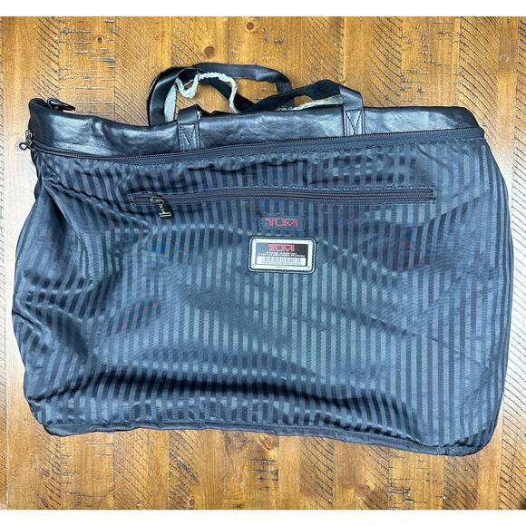 TUMI Bag Tech 2Way Ballistic Nylon Duffle Tote Carry On Black 525C Shoulder - Picture 8 of 16